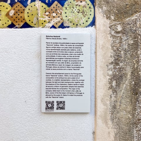 Placa interpretativa del panel Bolacha Nacional en Alta de Coimbra.